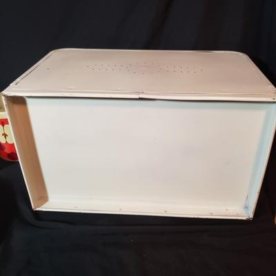 Hamilton Beach Mixer W/Milk Glass Bowls and More Vintage Kitchen (K-KD)