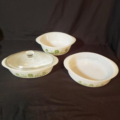 Hamilton Beach Mixer W/Milk Glass Bowls and More Vintage Kitchen (K-KD)