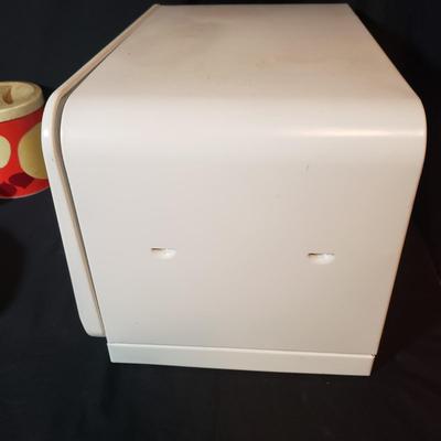 Hamilton Beach Mixer W/Milk Glass Bowls and More Vintage Kitchen (K-KD)