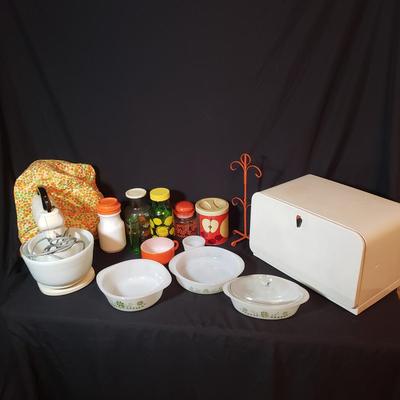 Hamilton Beach Mixer W/Milk Glass Bowls and More Vintage Kitchen (K-KD)