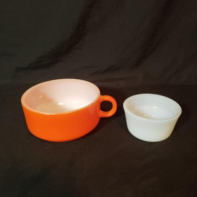 Hamilton Beach Mixer W/Milk Glass Bowls and More Vintage Kitchen (K-KD)