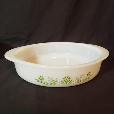 Hamilton Beach Mixer W/Milk Glass Bowls and More Vintage Kitchen (K-KD)