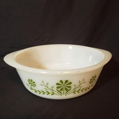 Hamilton Beach Mixer W/Milk Glass Bowls and More Vintage Kitchen (K-KD)