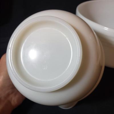 Hamilton Beach Mixer W/Milk Glass Bowls and More Vintage Kitchen (K-KD)