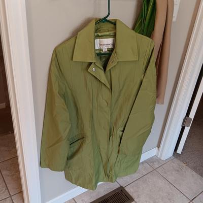 LADIES WEATHERPROOF GARMENT CO LIGHTWEIGHT JACKET WITH SCARVES SMALL