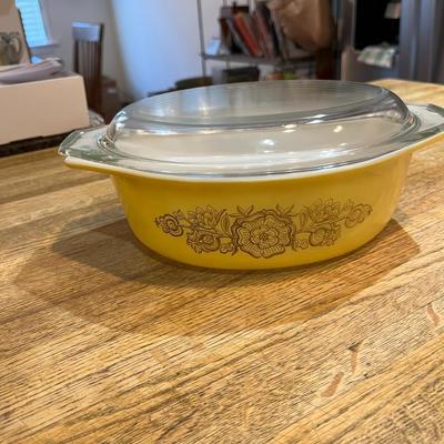 Pyrex Golden Rosette Covered Casserole Dish (K)