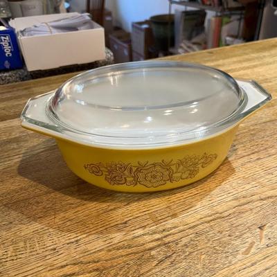 Pyrex Golden Rosette Covered Casserole Dish (K)