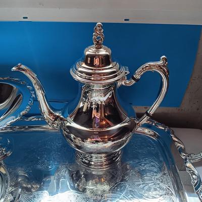 ONEIDA TEA AND COFFEE SERVICE WITH EXTRAS