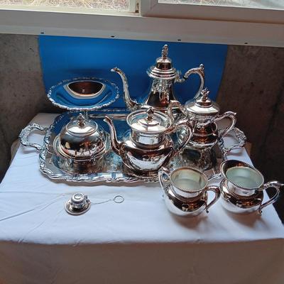 ONEIDA TEA AND COFFEE SERVICE WITH EXTRAS