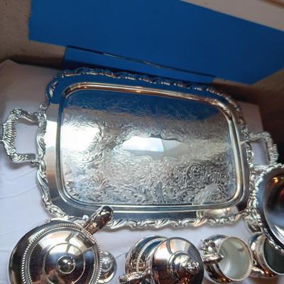 ONEIDA TEA AND COFFEE SERVICE WITH EXTRAS