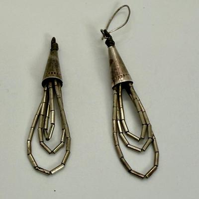 LOT 114: 17” Native American Graduated Liquid Silver Sterling Silver Necklace and Pierced Earrings