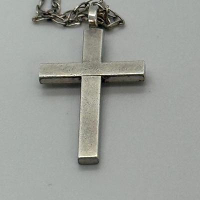LOT 117: 925 Fine 20” Chain with Cross Pendant 2.4g and 925 Fine Box 24” Chain with Turquoise Cross 4.3 gtw