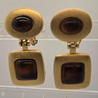 LOT 150jewelry: Vintage Gold-tone Clip-on Earrings