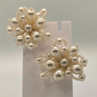 LOT 150jewelry: Vintage Gold-tone Clip-on Earrings