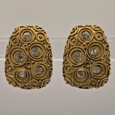 LOT 150jewelry: Vintage Gold-tone Clip-on Earrings