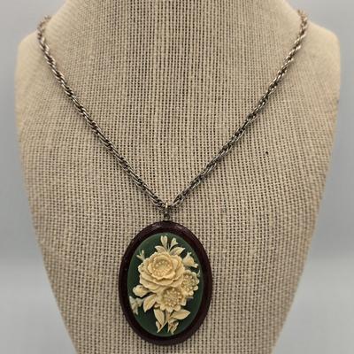 LOT 157jewelry: 7.5"- 24" Necklaces: Green/White and Orange Wood Flower Pendants, Grandmother Heart, Icing Silver-tone Black...