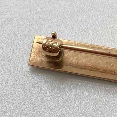 LOT 190: Gold Antique Bar Pin with Seed Pearls - 10K, 3.1 gtw