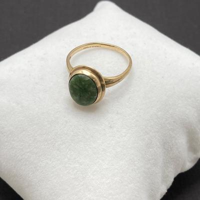LOT 192: Gold and Green Gemstone Ring Sz 5, 10K 1.69 gtw