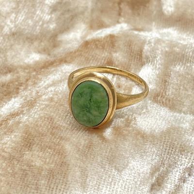 LOT 192: Gold and Green Gemstone Ring Sz 5, 10K 1.69 gtw