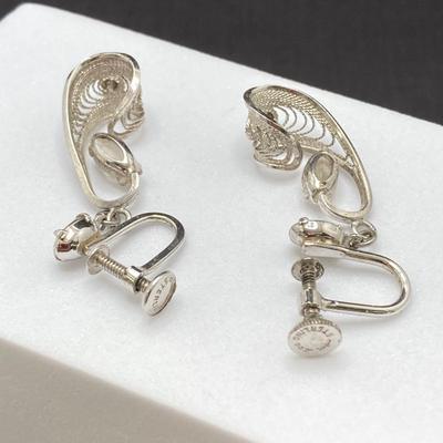 LOT 195: Sterling Silver Necklace, Bracelet and Screw Back Earring Set - 15.5 gtw