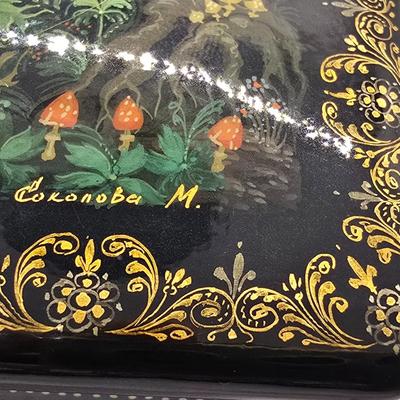 LOT 204: Beautiful Kholui Russian Laquer Box handpainted and signed by Artist