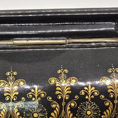 LOT 204: Beautiful Kholui Russian Laquer Box handpainted and signed by Artist