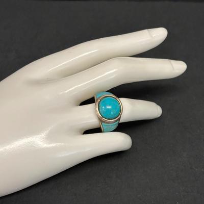 LOT 241: Sterling Silver (925) & Turquoise Ring, Sz 7