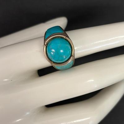 LOT 241: Sterling Silver (925) & Turquoise Ring, Sz 7