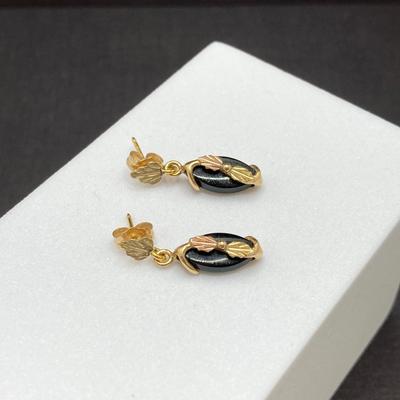 LOT 244: Yellow Gold and Black Onyx Pierced Earrings - 10K, 2.21 gtw