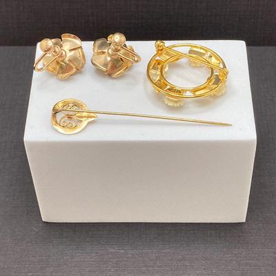 LOT 246: Vintage Gold Filled Jewelry Collection - Van Dell, Heart Locket, Brooch and More