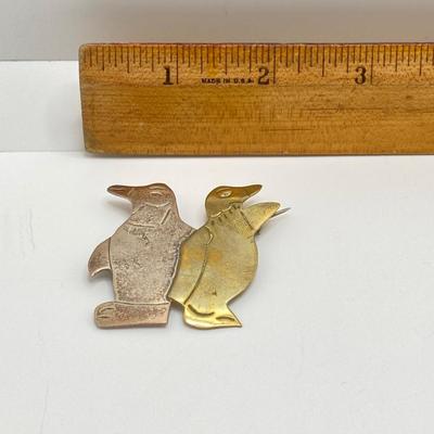 LOT 249: Sterling 925 Mexico TD Two Tone Penquin Brooch Pin