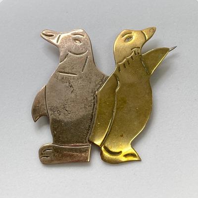 LOT 249: Sterling 925 Mexico TD Two Tone Penquin Brooch Pin