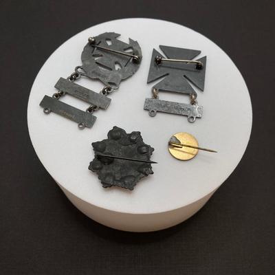 LOT 254: Medal Collection - Sterling Carbine Machine, Service Corp and Stetson Pin