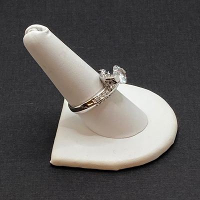 LOT 255: Dazzling Sterling 925 Cubic Zirconia Ring Sz 9