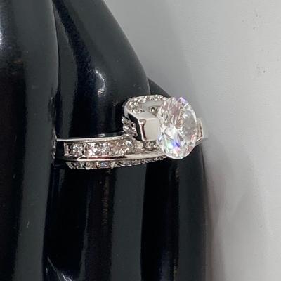 LOT 255: Dazzling Sterling 925 Cubic Zirconia Ring Sz 9
