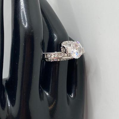 LOT 255: Dazzling Sterling 925 Cubic Zirconia Ring Sz 9