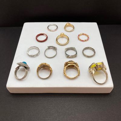 LOT 258: Beautiful Collection of Fashion Rings - Sizes 4.5 to 10