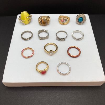 LOT 258: Beautiful Collection of Fashion Rings - Sizes 4.5 to 10