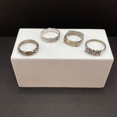 LOT 258: Beautiful Collection of Fashion Rings - Sizes 4.5 to 10