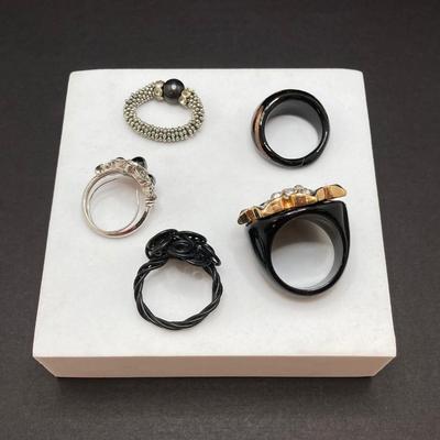 LOT 258: Beautiful Collection of Fashion Rings - Sizes 4.5 to 10