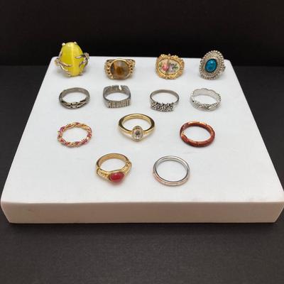 LOT 258: Beautiful Collection of Fashion Rings - Sizes 4.5 to 10