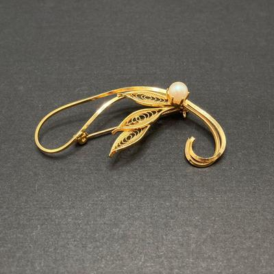 LOT 260: Vintage Gold Tone Brooch / Pin Collection