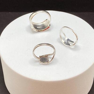 LOT 261: Collection of Shiny 925 Sterling Rings Sizes 8 and 9 - 24.4 gtw