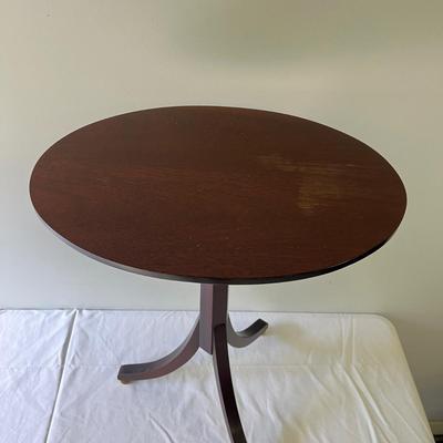 Three Footed Wooden Oval Shaped Side Table (G-MG)