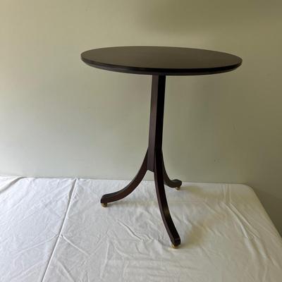 Three Footed Wooden Oval Shaped Side Table (G-MG)