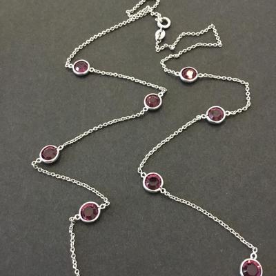 Very nice violet, crystal Silvertone necklace