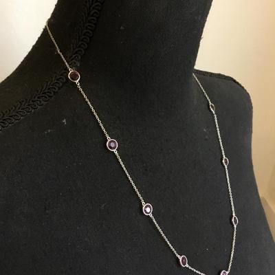 Very nice violet, crystal Silvertone necklace