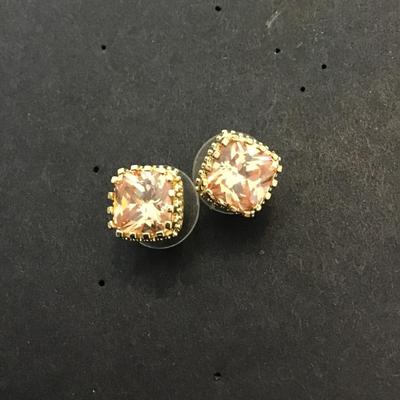 Pretty stud earrings