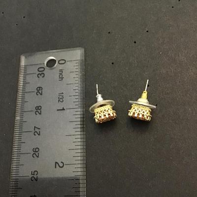 Pretty stud earrings