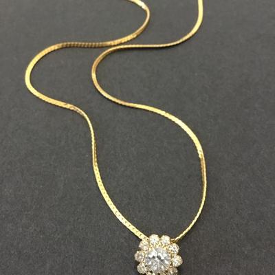 Beautiful vintage, crystal flower necklace very beautiful